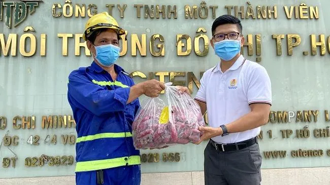 Trao tặng hơn 37 tấn nông sản đồng hành cùng người dân TPHCM chống dịch
