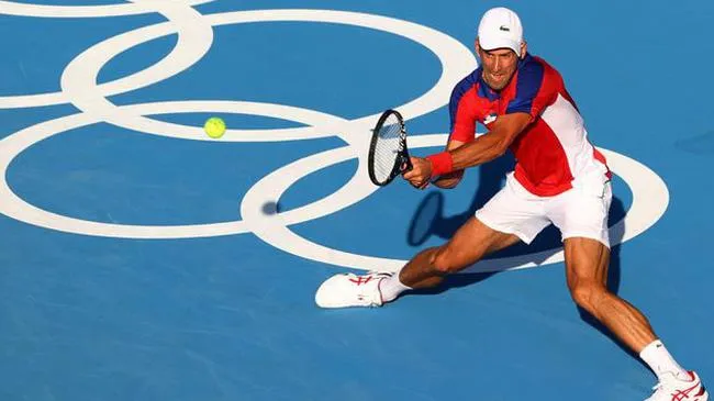 Olympic Tokyo 2020: Novak Djokovic thắng dễ - Daniil Medvedev nhọc nhằn trận ra quân