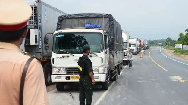 Nỗ lực khơi thông luồng xanh hàng hóa  thiết yếu cho người dân