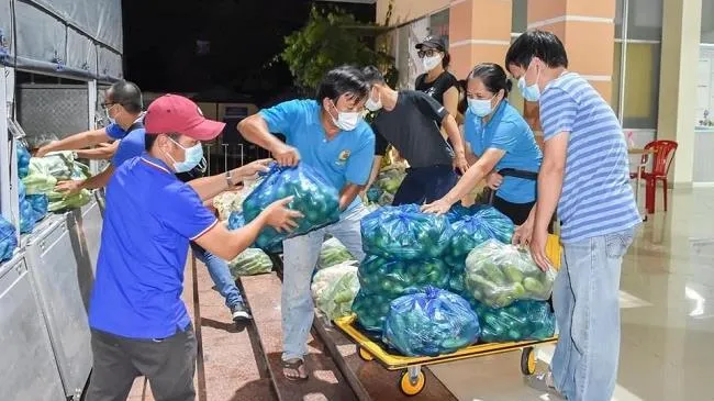 60 tấn hàng hóa từ Sóc Trăng hỗ trợ đồng hương và người dân tại TPHCM