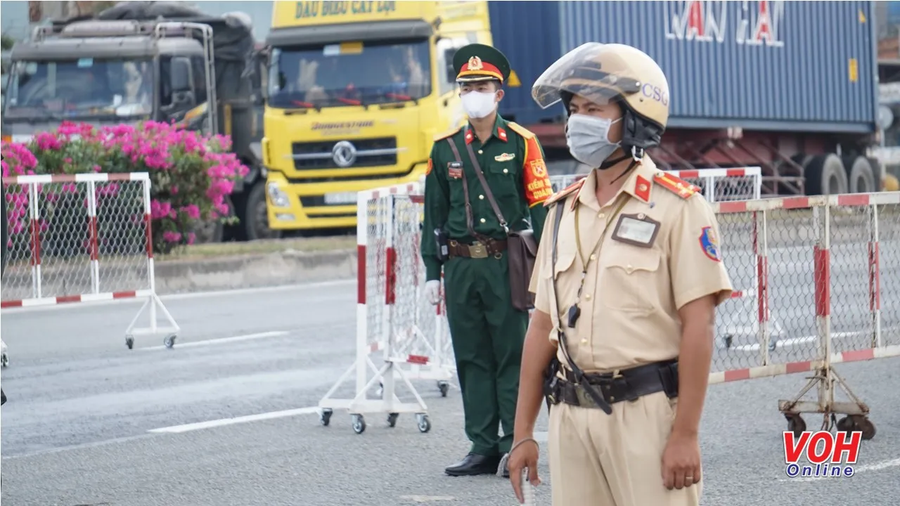 Phó Thủ tướng chỉ đạo các địa phương tạo thuận lợi cho phương tiện vận chuyển hàng hóa