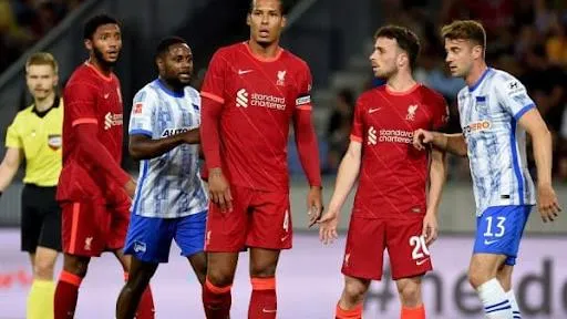 Liverpool bại trước Hertha Berlin ngày Van Dijk tái xuất