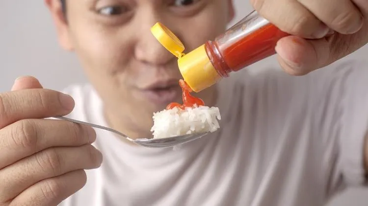 Ăn quá cay sẽ đẩy nhanh quá trình lão hóa dây thanh âm