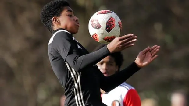 Cầu thủ trẻ của Ajax Noah Gesser qua đời vì tai nạn