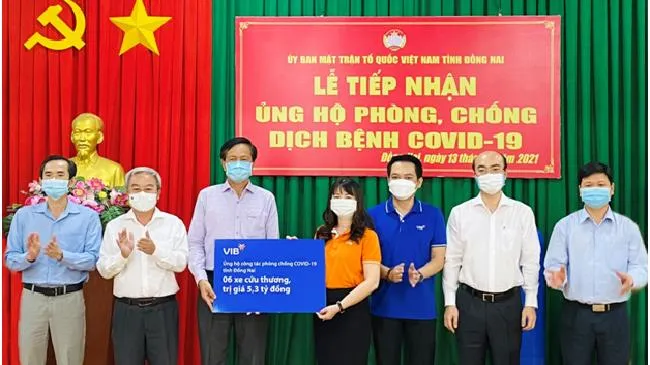 VIB trao tặng 6 xe cứu thương tổng trị giá 5,3 tỷ đồng cho Đồng Nai