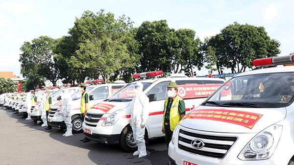 Bộ Quốc phòng tặng 30 xe cứu thương cho TPHCM chống dịch