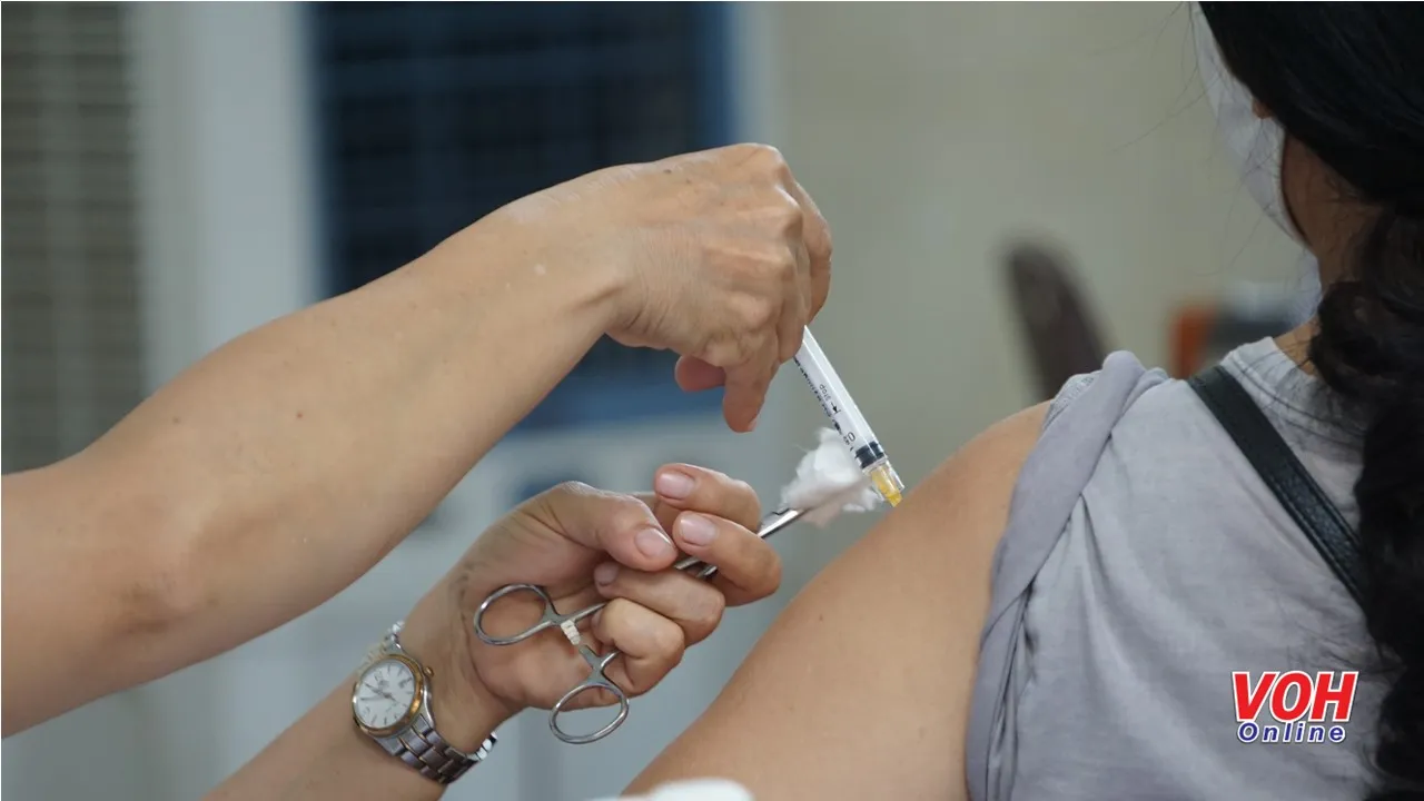 TPHCM đến từng nhà tiêm vaccine COVID-19