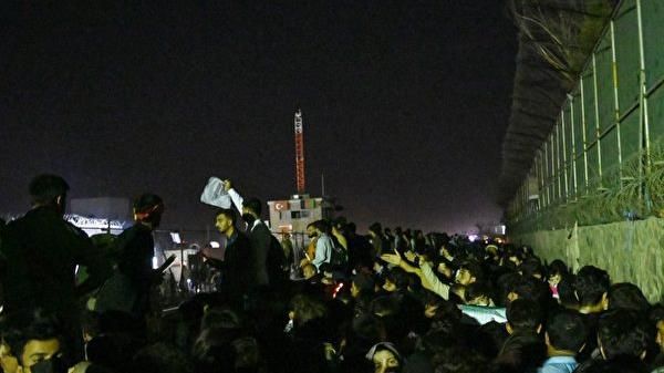 Taliban cấm người dân Afghanistan rời khỏi đất nước
