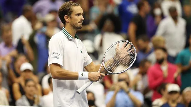 US Open 2021: Daniil Medvedev có chiến thắng dễ - Bất ngờ liên tiếp tại vòng 2