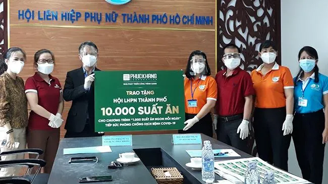 Hội LHPN TPHCM nhận 10.000 suất ăn ngon, tiếp sức phòng, chống dịch