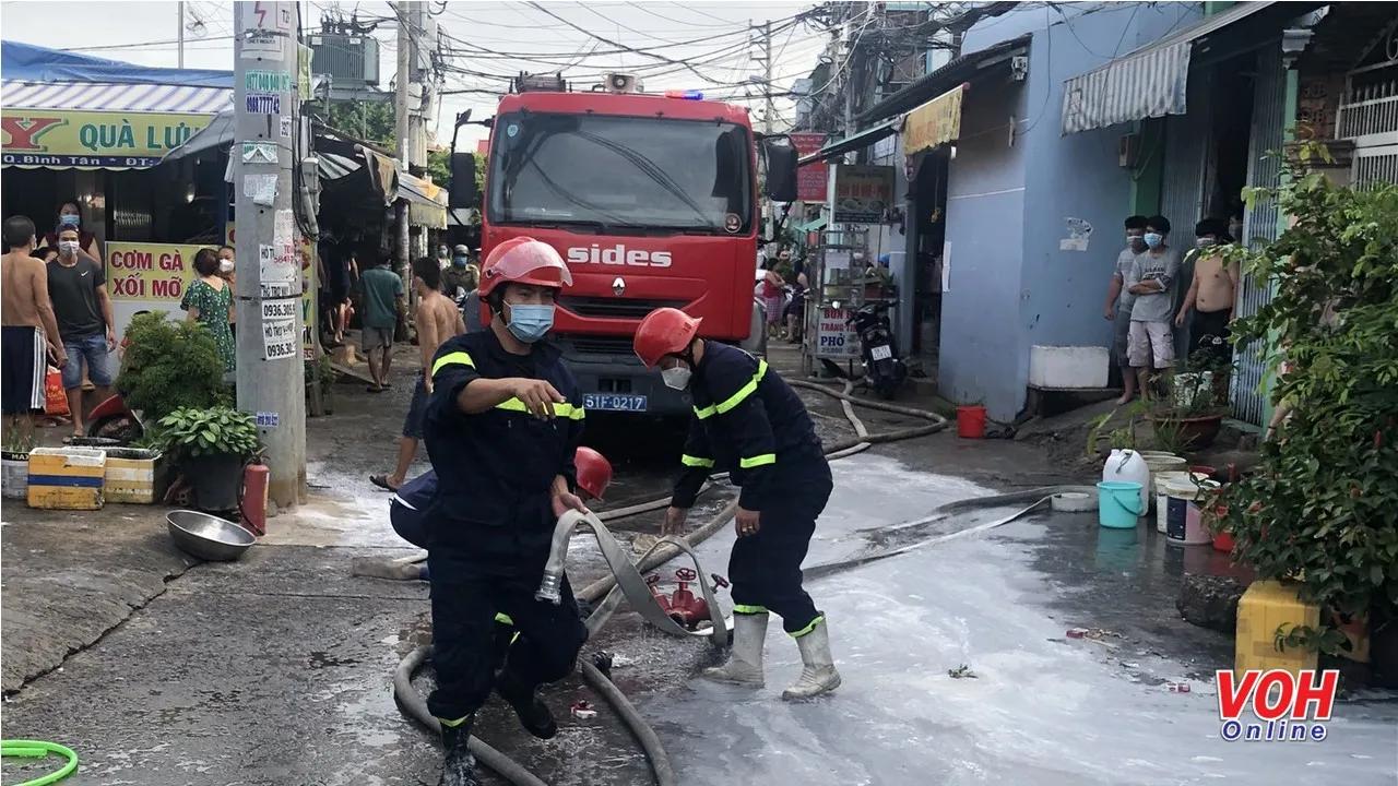 Cảnh sát PCCCundefinedCNCH cứu 3 người trong vụ cháy, 1 người tử vong