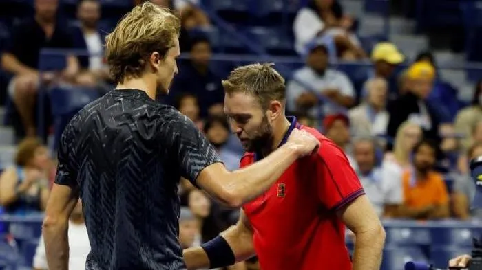 US Open 2021: Jack Sock bỏ cuộc giữa chừng đầy đáng tiếc giúp Alexander Zverev vào vòng 4