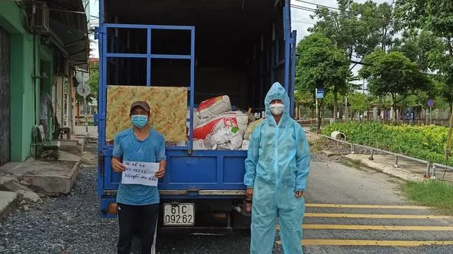 Xe tải không có mã QR luồng xanh chở 1,5 tấn gà chết