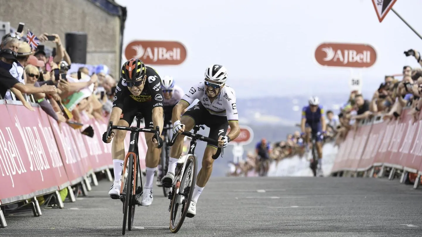 Tour of Britain 2021: Về nhất chặng 4, Wout Van Aert đòi lại áo xanh dương