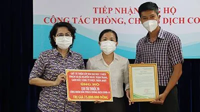 Tiếp nhận thêm hơn 13 tỷ đồng vật tư, trang thiết bị y tế phục vụ phòng, chống dịch Covid-19