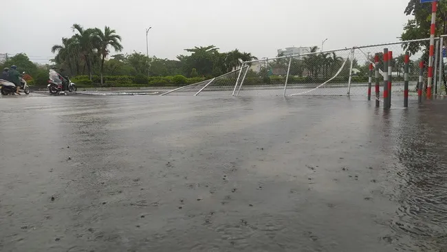 Bão số 5 chưa vào đất liền, nhiều khu vực ở miền Trung đã có mưa to, dông lớn