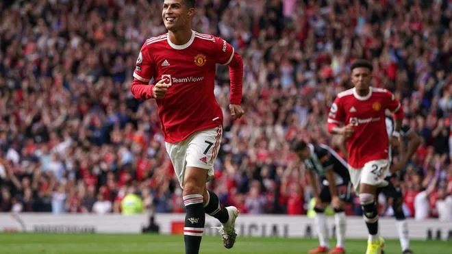 Trở lại Ngoại hạng Anh, Cristiano Ronaldo lập cú đúp cho Man Utd ngày ra mắt