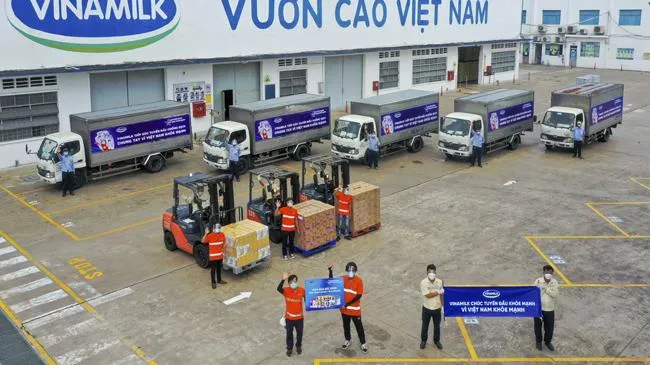 Vinamilk đóng góp hơn 95 tỷ đồng cùng chính phủ, tuyến đầu, cộng đồng chống dịch Covid-19