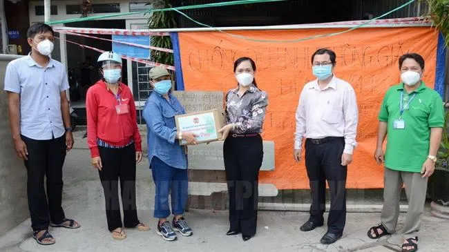 Kéo dài giãn cách, người dân từng ngày mong ngóng được hỗ trợ