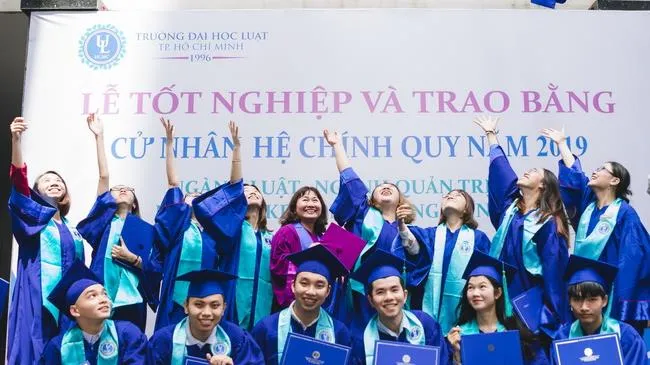 Điểm chuẩn Trường Đại học Luật TPHCM năm 2021 cao nhất 28,5 điểm