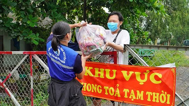 Dừng đội SOS đi giao hàng trực tiếp cho người dân