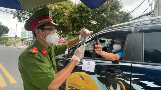 Cấp giấy đi đường tại TPHCM mới nhất: Những ai được cấp