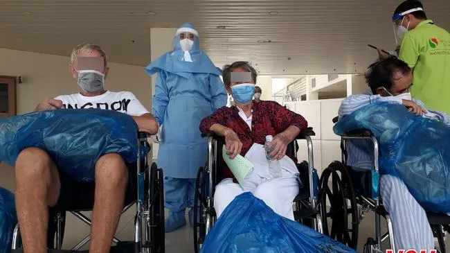 Bài 1: Thắp lên niềm tin nơi tuyến đầu chống dịch