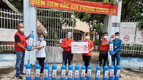 Hỗ trợ gia đình khó khăn và tình nguyện viên chữ thập đỏ nhiễm Covid-19