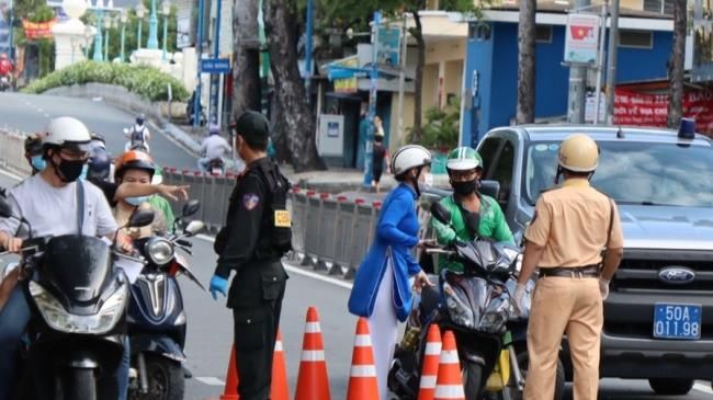 Không để xảy ra ùn tắc giao thông tại các chốt kiểm soát dịch