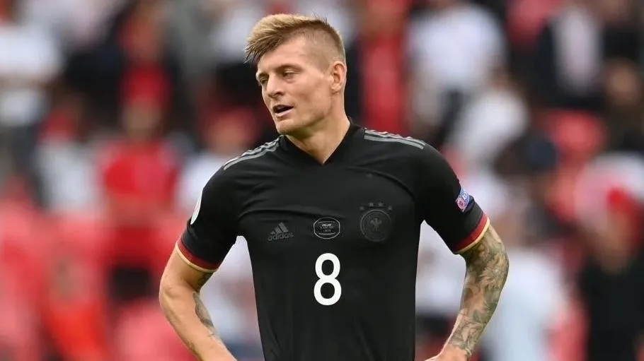 Tin bóng đá: Toni Kroos chơi bóng trong đau đớn suốt 6 tháng