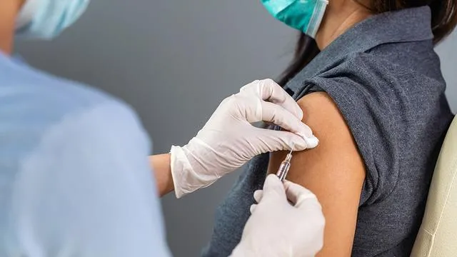 Đề xuất : Người đã tiêm vaccine, F0 khỏi bệnh không cần xét nghiệm khi đi máy bay, tàu hỏa