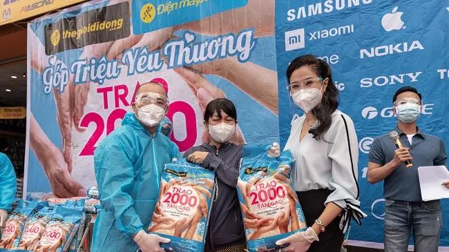 Trao tặng 2.000 tấn gạo, triệu bữa ăn no cho bà con giữa mùa dịch khó khăn