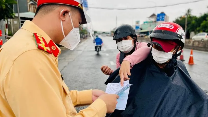 Di chuyển trong trường hợp cấp thiết từ TPHCM về các tỉnh, thành, người dân cần giấy tờ gì?