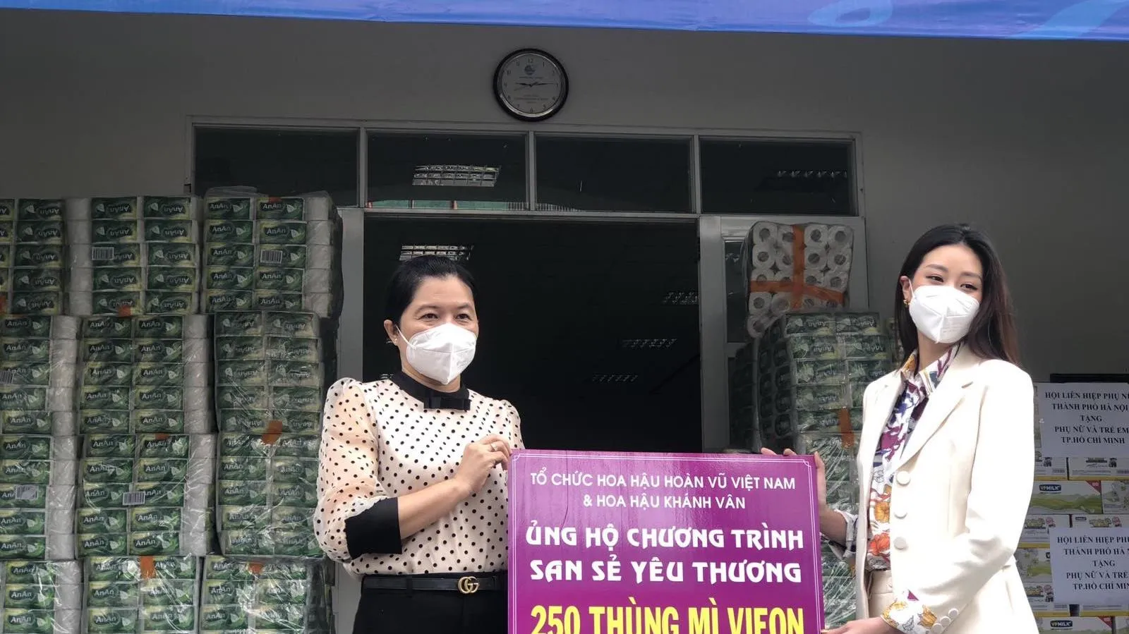 Hoa hậu Khánh Vân hưởng ứng chương trình “Triệu phần quà san sẻ yêu thương”