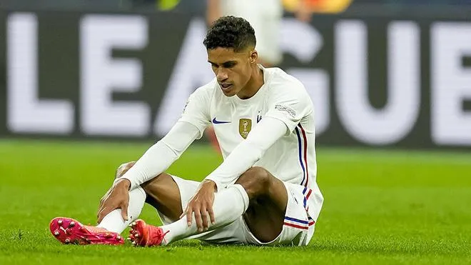 Varane chấn thương khiến MU tổn thất lớn