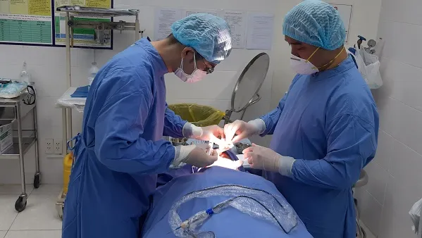 Nhiễm trùng vùng má sau khi tiêm chất làm đầy