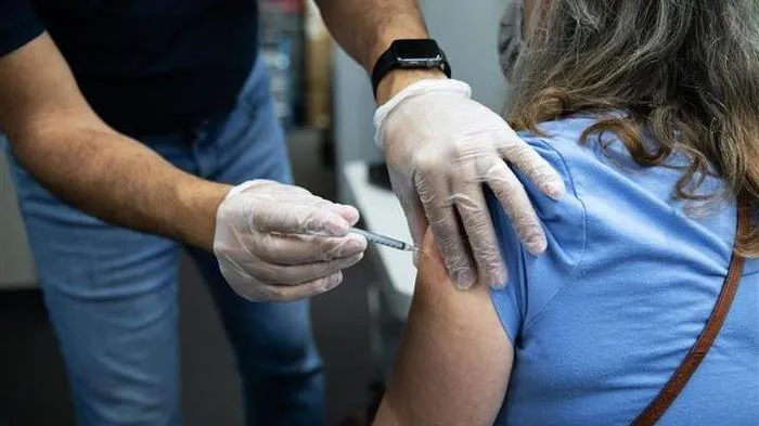 Nhiều quốc gia khuyến nghị tiêm mũi bổ sung vaccine phòng Covid-19
