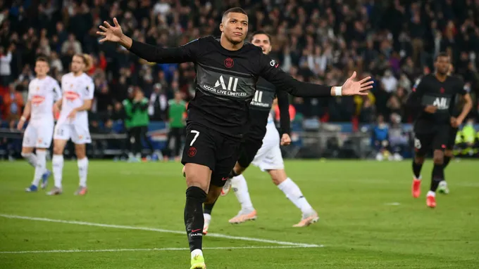 Mbappe tỏa sáng giúp PSG ngược dòng đá bại Angers