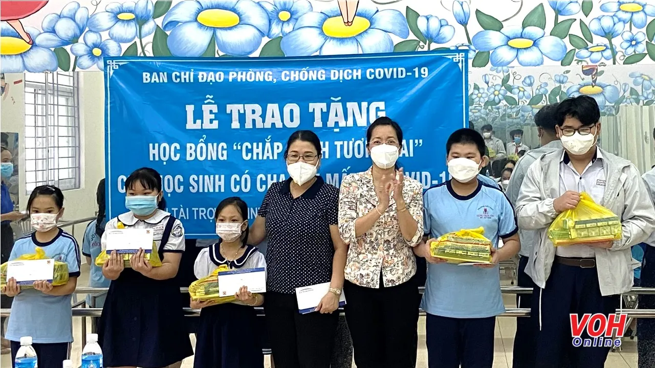 Trao học bổng cho 130 trẻ mồ côi cha, mẹ do dịch Covid-19