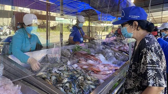 Điểm bán hàng trợ giá cho người dân tại quận 5 duy trì suốt 3 tháng
