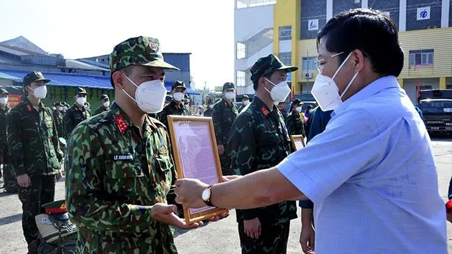 Quận Bình Tân: Tri ân các chiến sĩ hoàn thành nhiệm vụ hỗ trợ địa phương chống dịch Covid-19