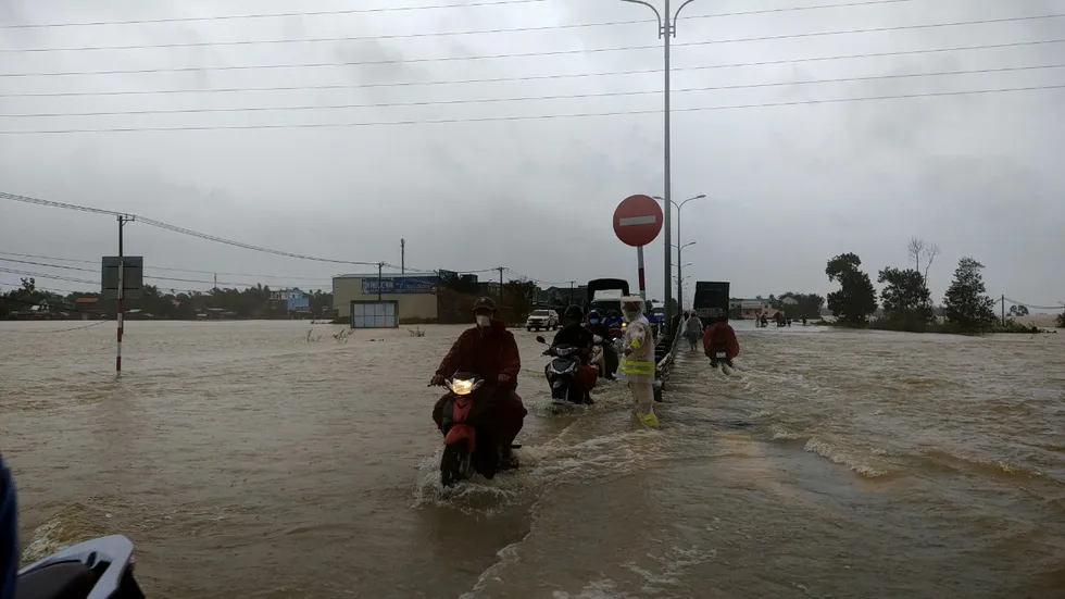 Mưa lũ gây chia cắt nhiều khu vực tại Quảng Nam, Quảng Ngãi