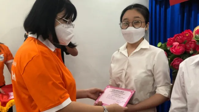 Học bổng “Nâng bước em đi” giúp ước mơ vào đại học thành hiện thực