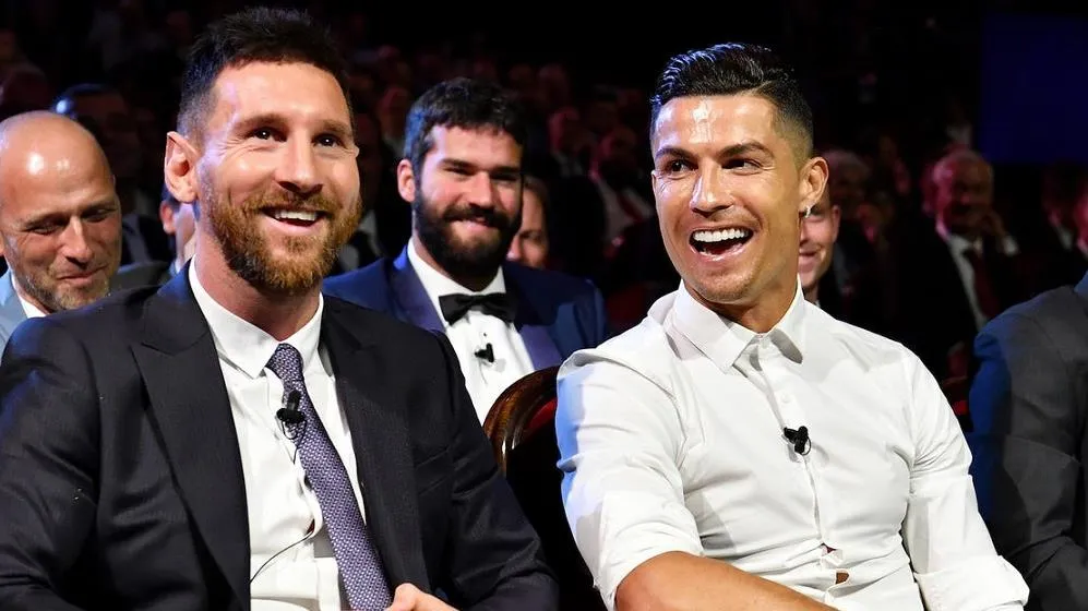 Lionel Messi dẫn đầu cuộc đua Quả bóng vàng 2021