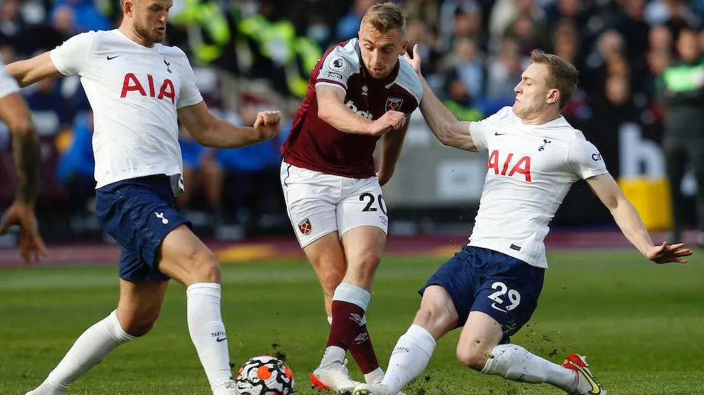 Tottenham gục ngã trên sân West Ham - Leicester thắng nhọc Brentford