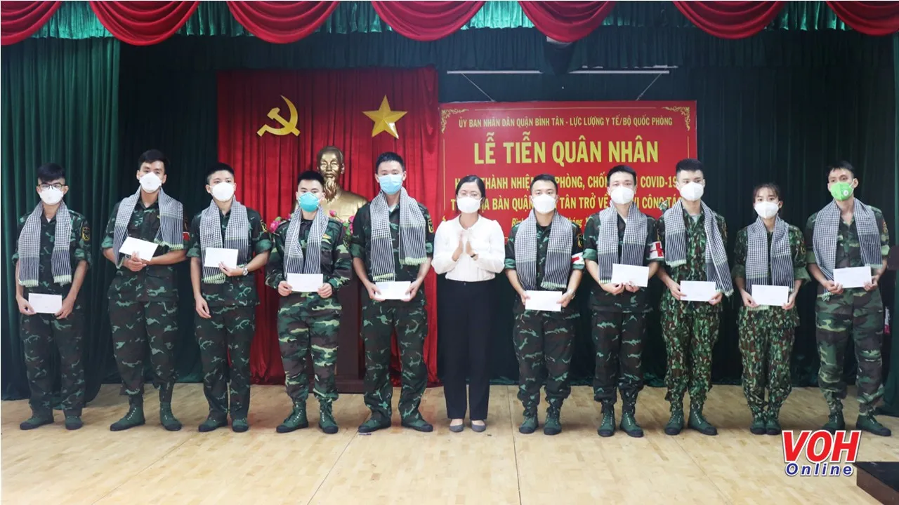 Quận Bình Tân tiễn 53 quân nhân hoàn thành nhiệm vụ phòng chống dịch trên địa bàn quận