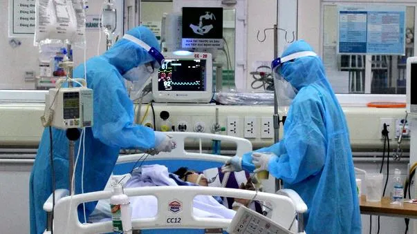 Sáng 27/10: Số ca nhiễm Covid-19 nặng giảm mạnh, chỉ còn 436 ca Covid-19 thở máy, ECMO