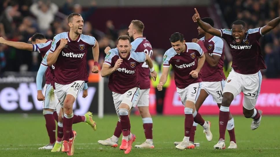 West Ham hạ Man City - Liverpool, Tottenham, Chelsea và Arsenal đi tiếp