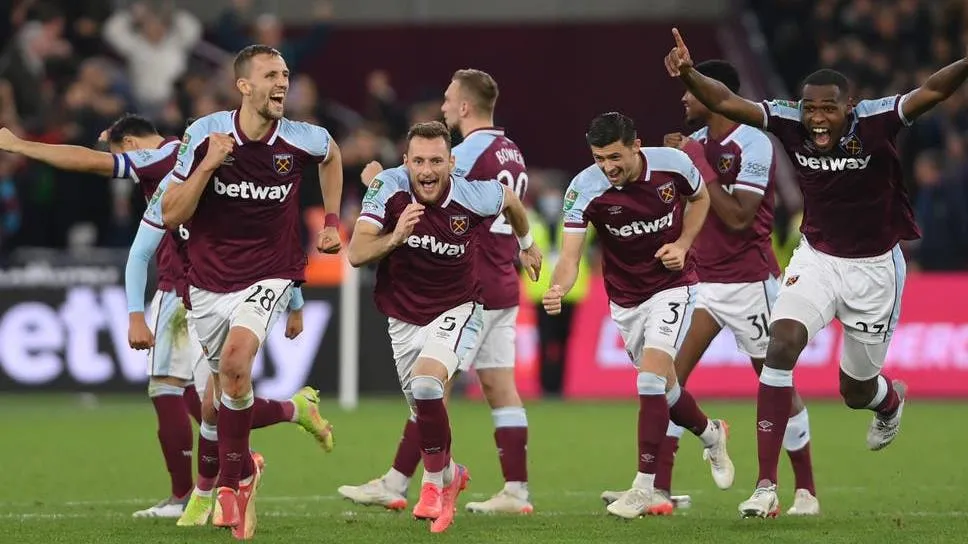 West Ham hạ Man City - Liverpool, Tottenham, Chelsea và Arsenal đi tiếp