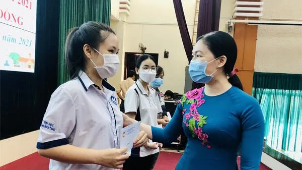 Quận Tân Phú phát động Tháng cao điểm Vì người nghèo